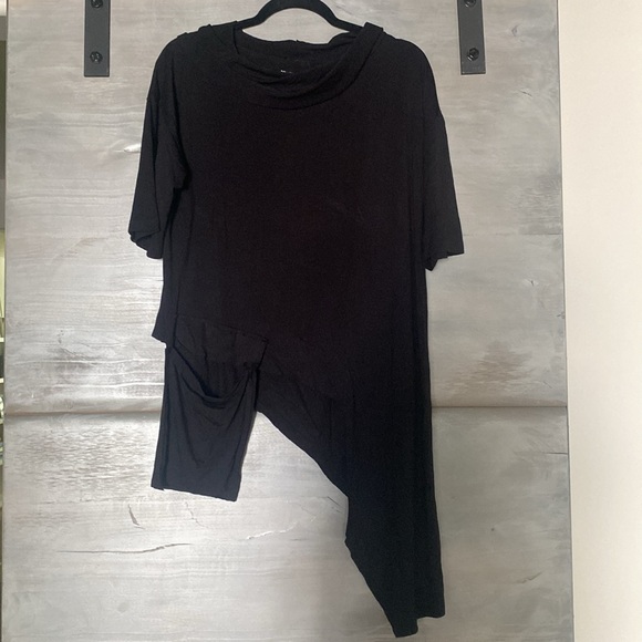 Mia Inspiration Asymmetric Soft oversized Tunic w/ Hanging Pocket in Black. NWOT - Picture 1 of 6